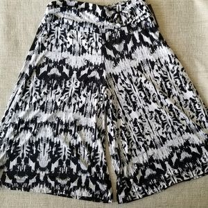 Robert Louis Black and White Cropped Palazzo Pants NWT
